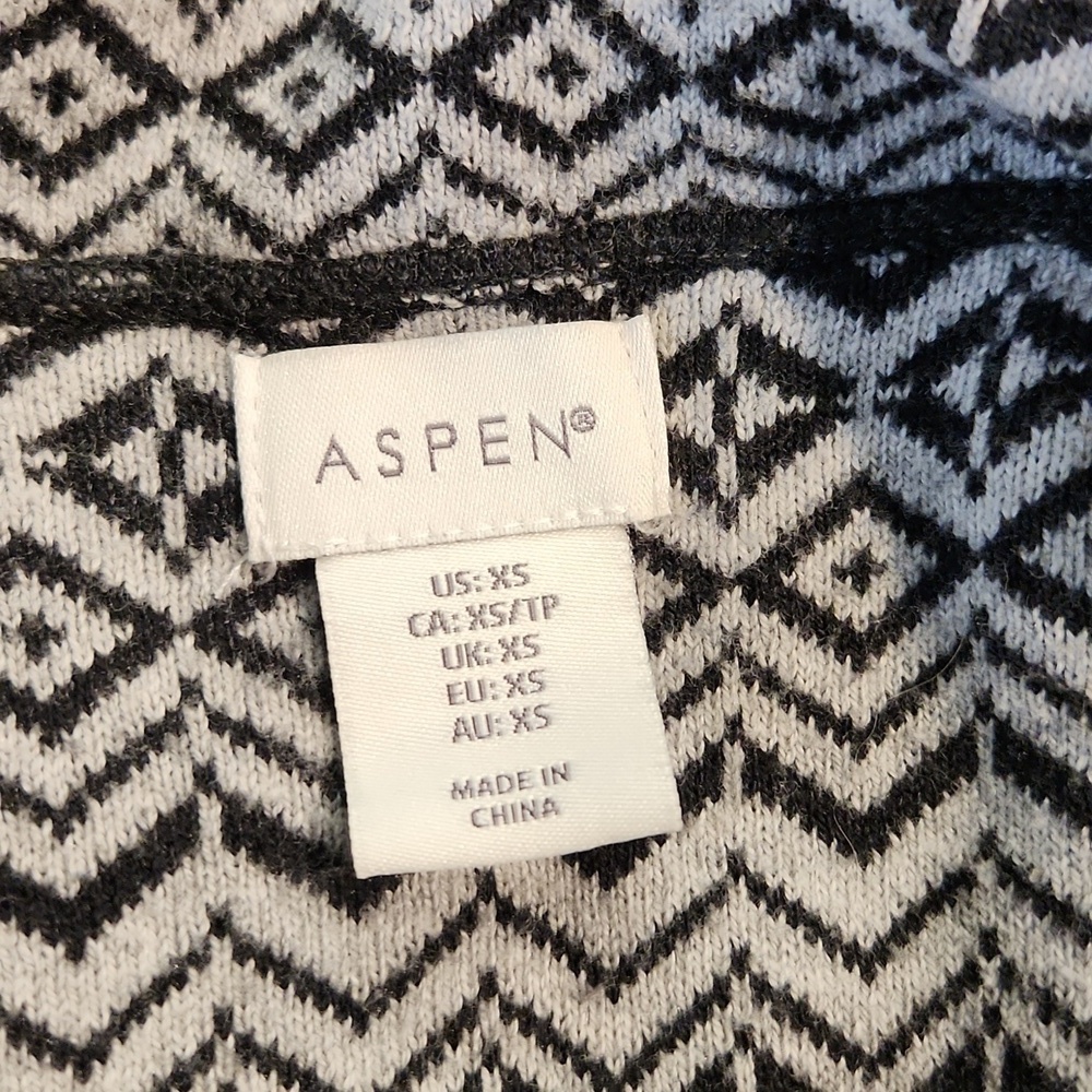 Aspen Aztec Geometric Pattern Hoodie - Picture 5 of 6